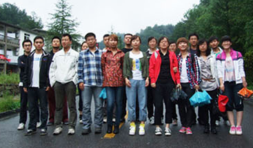 青峰網(wǎng)絡(luò)2011年全體員工洛陽老君山、追夢谷兩日游報道